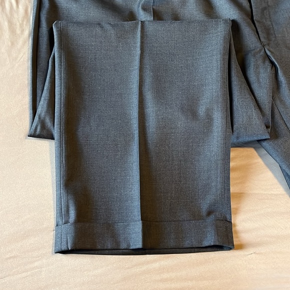 Kenneth Cole 2 piece 2 button suit in charcoal. 58 long coat - Picture 11 of 14